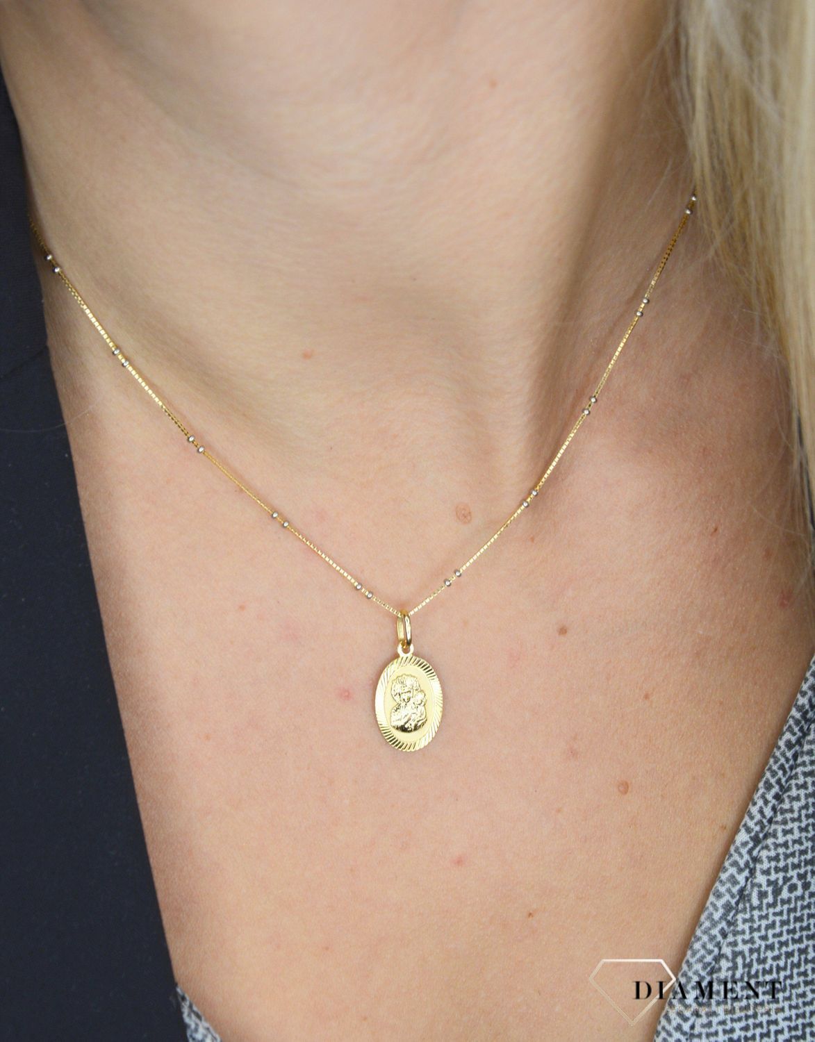 Złota zawieszka medalik owalny Matka Boska ZA 1233A 333.jpg